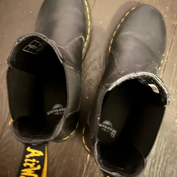 Doc Marten Chelsea Boot - Picture 6 of 6